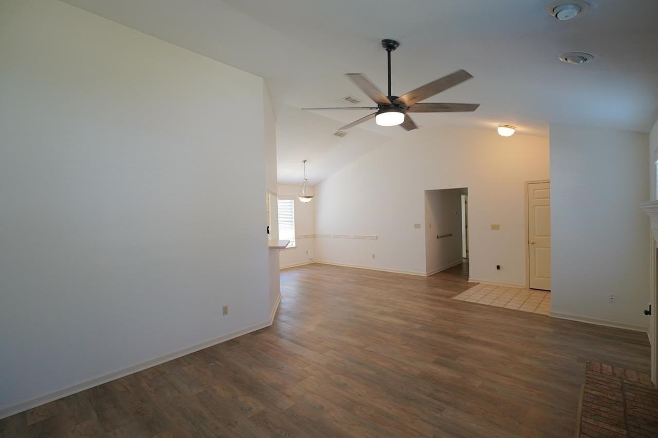 2605 Yarmouth Ln - Photo 6 of 33