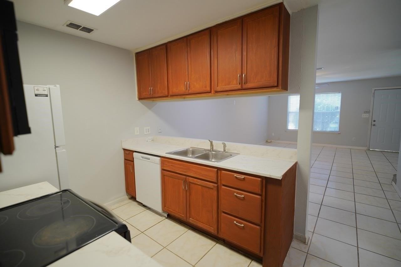 2648 Tess Cir - Photo 7 of 24