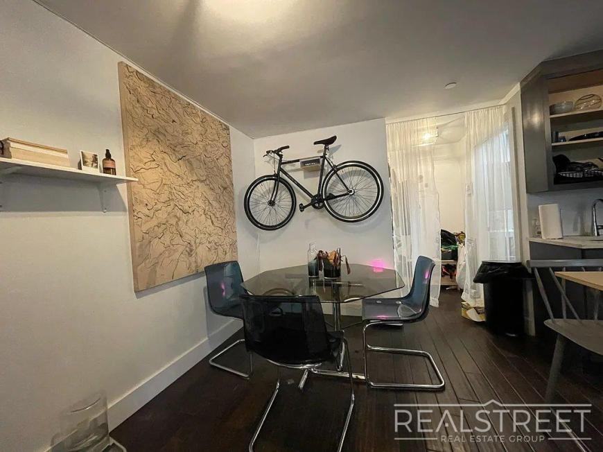 807 Quincy St - Photo 2 of 8