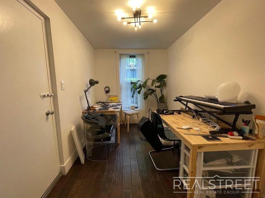 807 Quincy St - Photo 3 of 8
