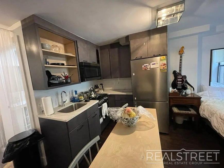 807 Quincy St - Photo 5 of 8