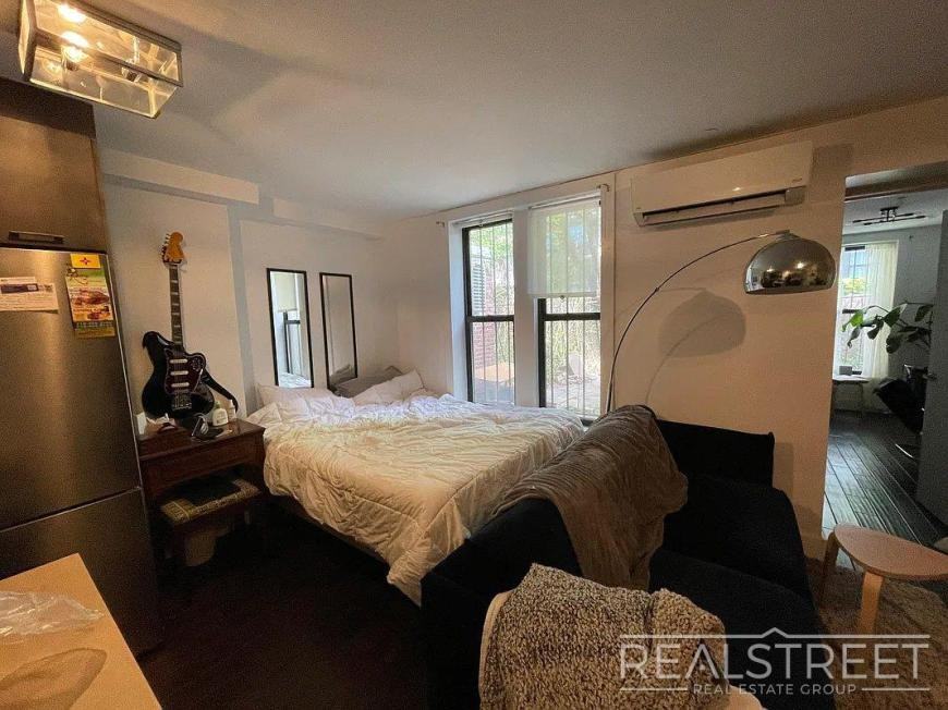 807 Quincy St - Photo 6 of 8