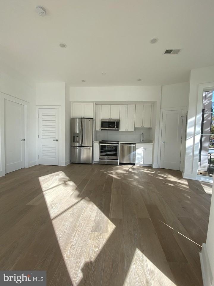 5301 Connecticut Ave Nw #202 - Photo 3 of 16