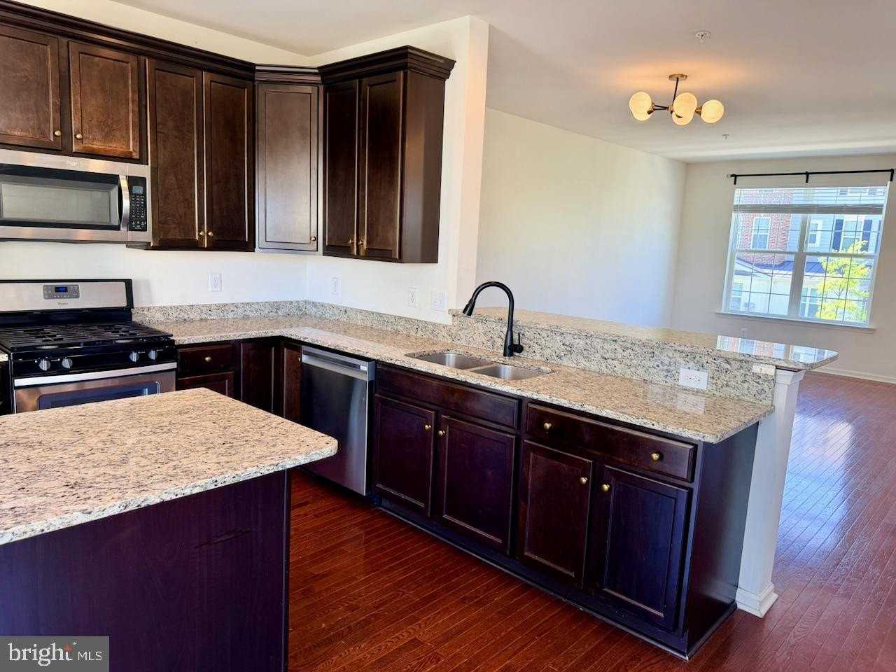 3744 Green St - Photo 6 of 50