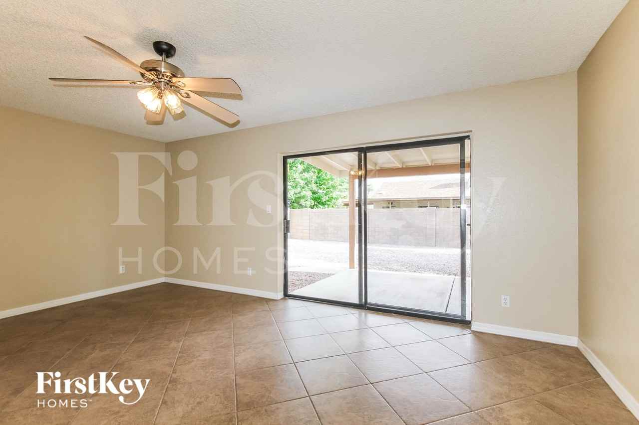 5203 W Sandra Ter - Photo 7 of 16