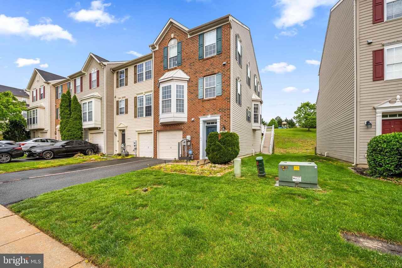 1436 Pangbourne Way - Photo 3 of 39