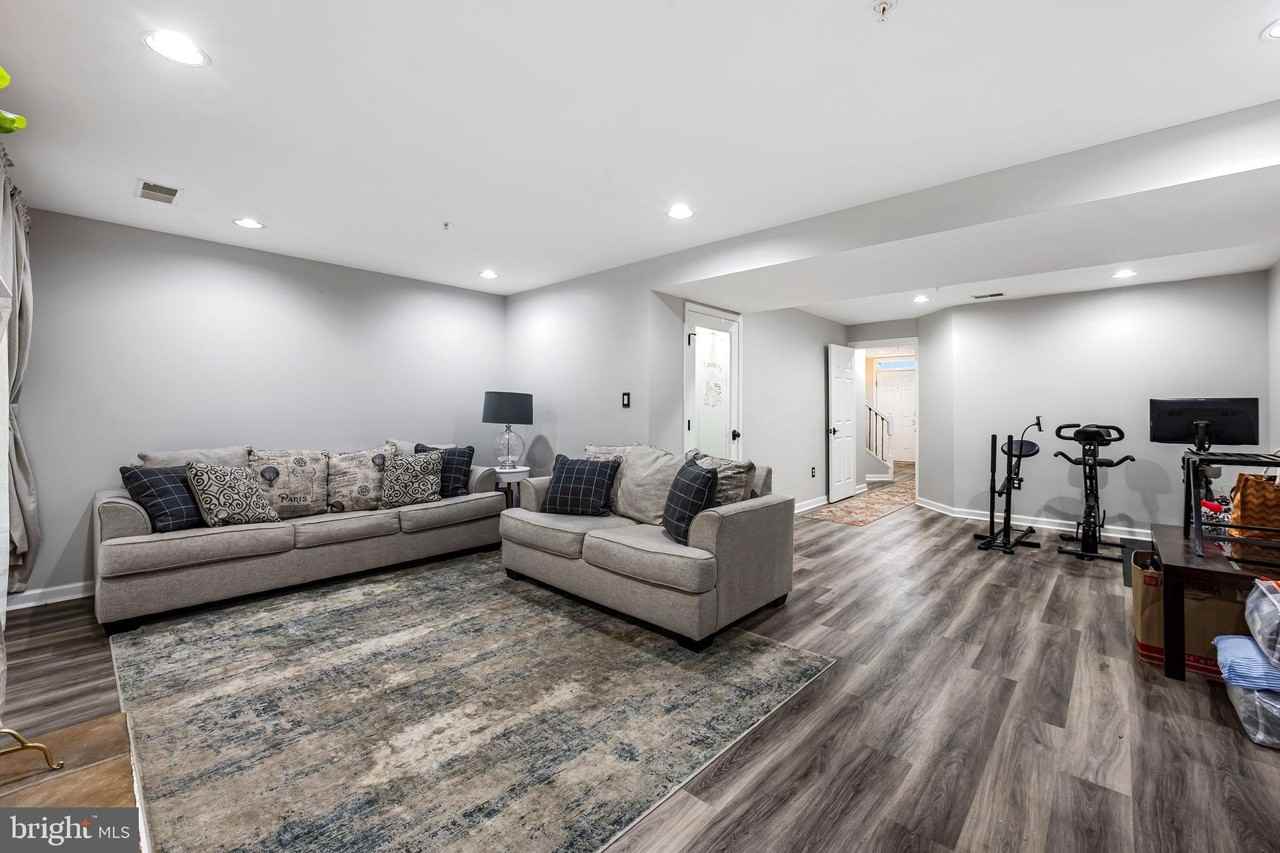 1436 Pangbourne Way - Photo 7 of 39