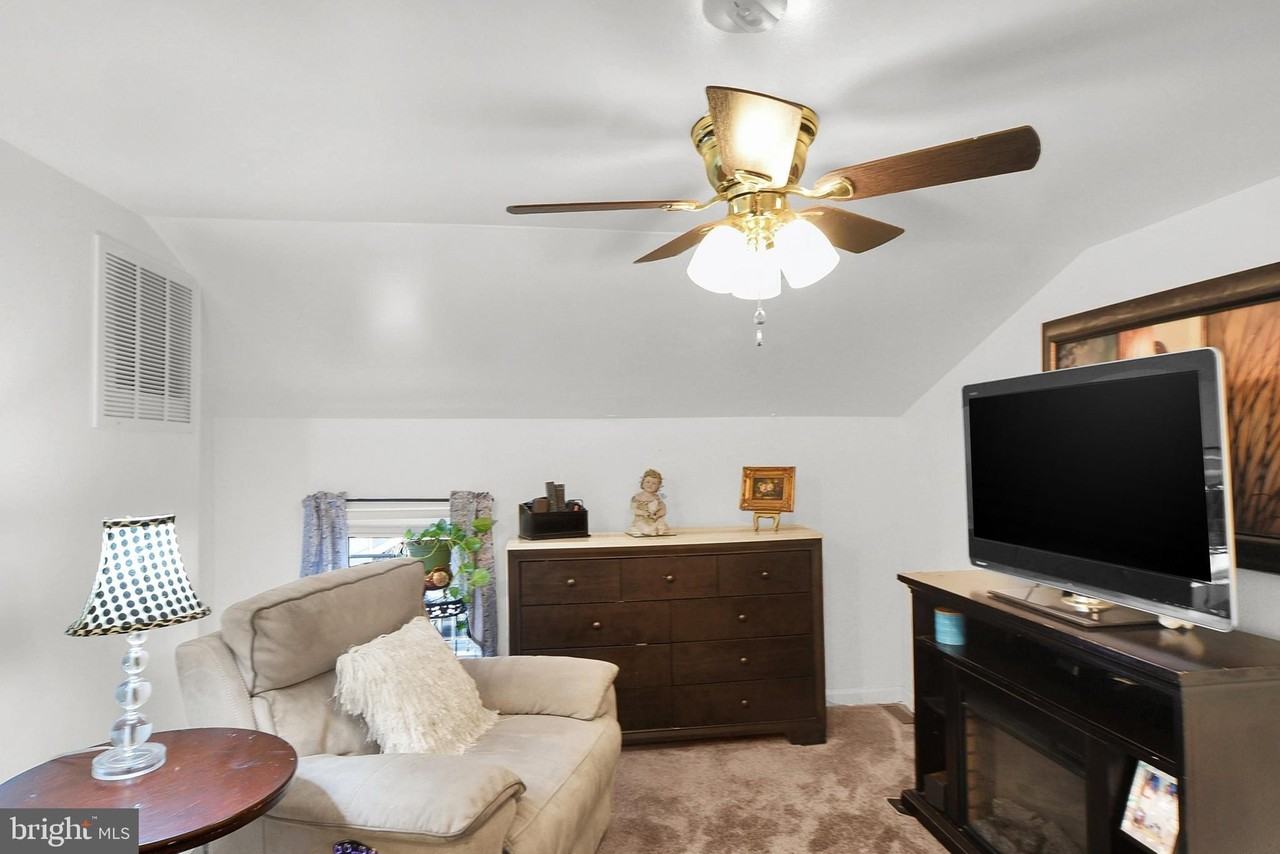 1730 Gough St - Photo 6 of 23