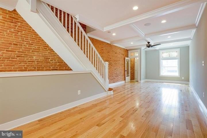 2820 Hudson St - Photo 2 of 31