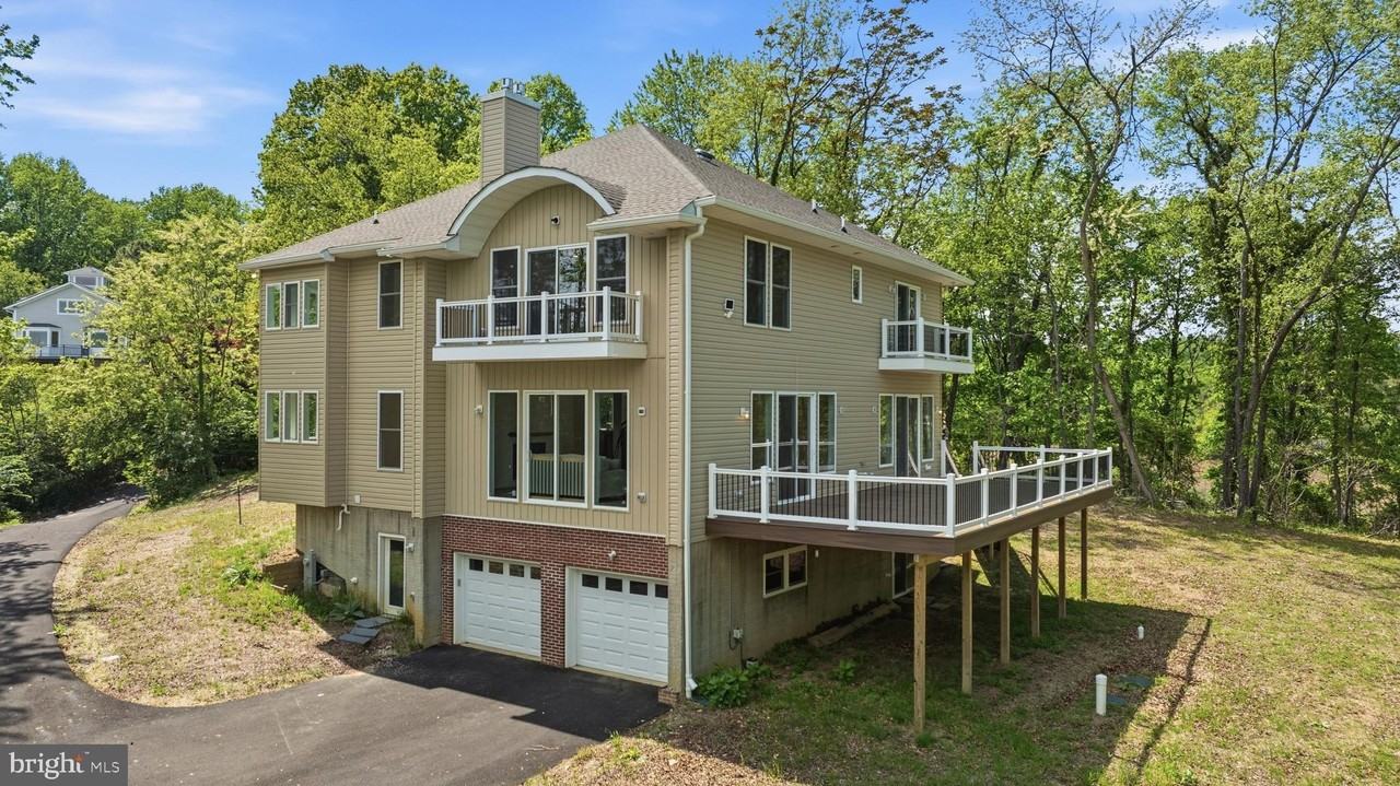 5116 Shore Dr - Photo 5 of 50