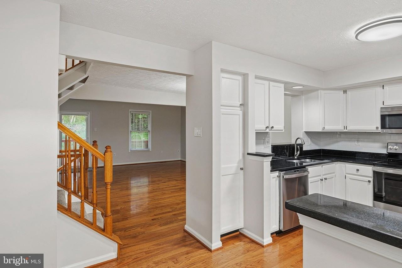 7951 Brightmeadow Ct - Photo 4 of 34