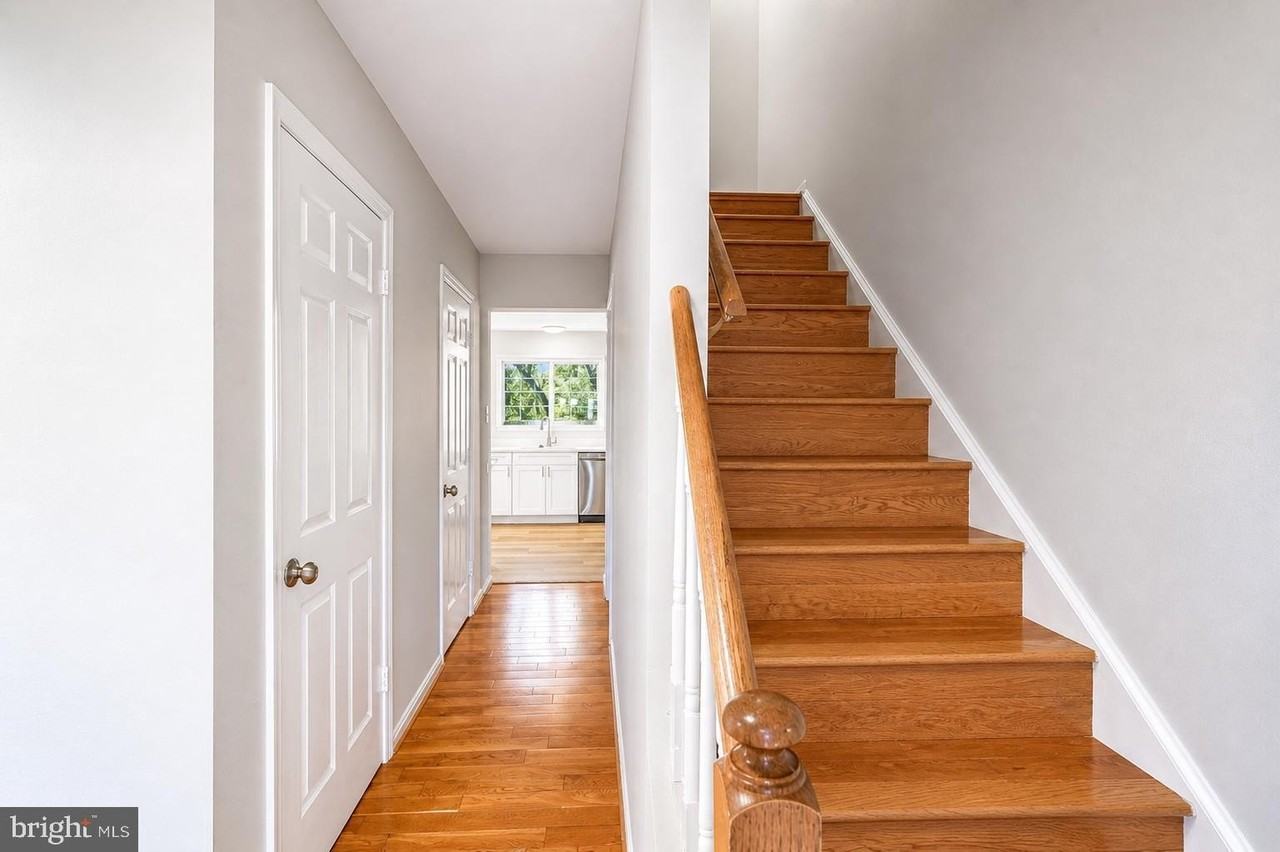 11 Noblewood Ct - Photo 2 of 45
