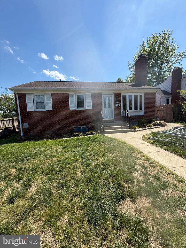 409 Mcarthur Dr - Photo 3 of 15