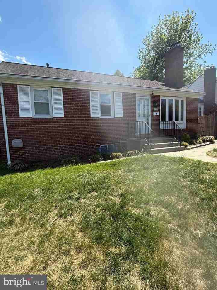 409 Mcarthur Dr - Photo 4 of 15