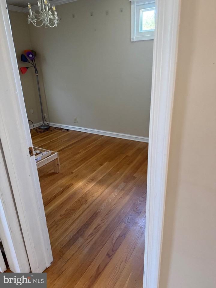 409 Mcarthur Dr - Photo 6 of 15