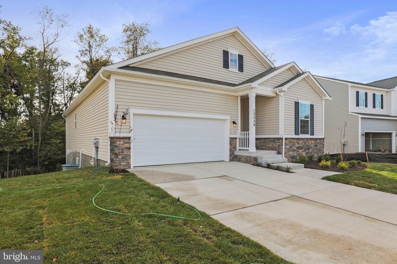 12229 Fallen Timbers Cir - Photo 4 of 40