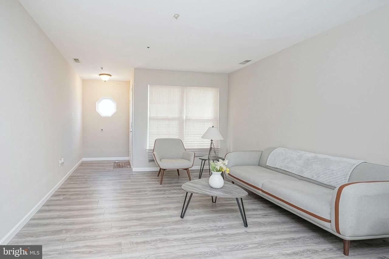 127 Buckingham Way - Photo 7 of 32
