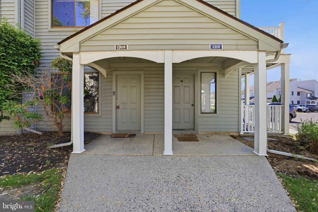 1310 Roberts Way - Photo 2 of 50