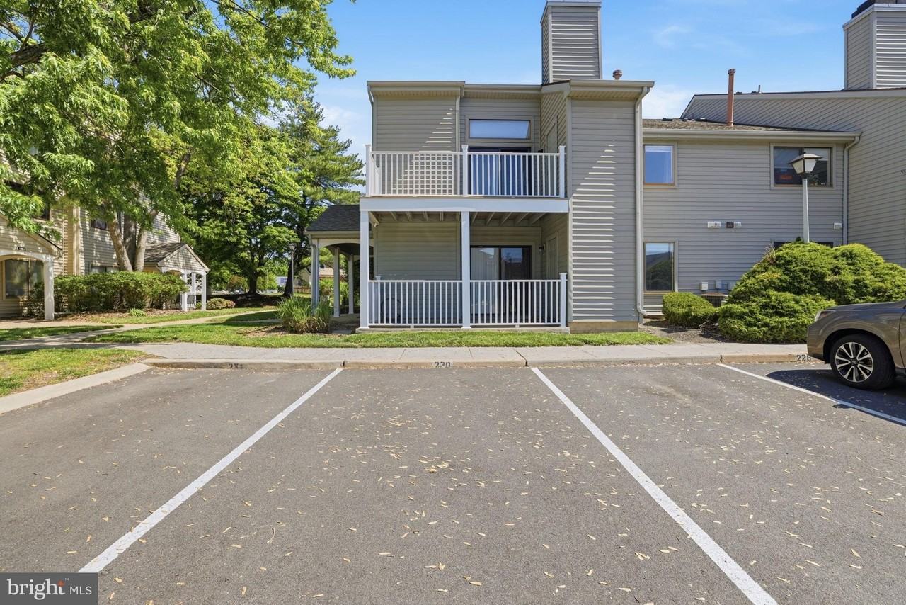 1310 Roberts Way - Photo 3 of 50