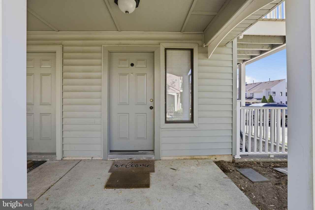 1310 Roberts Way - Photo 4 of 50