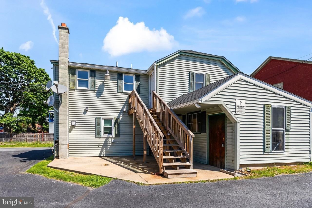 424 Spring St - Photo 2 of 15