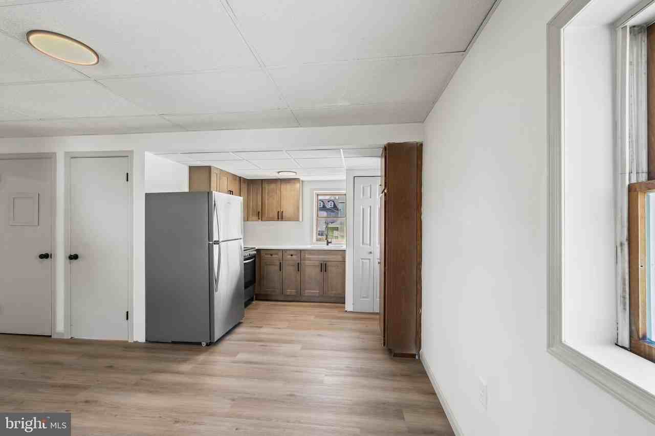 424 Spring St - Photo 3 of 15