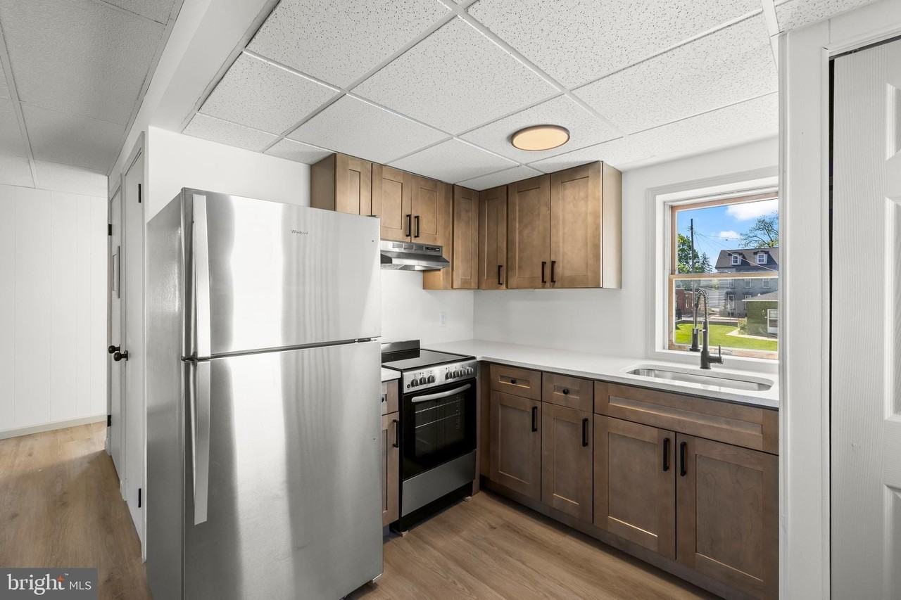 424 Spring St - Photo 4 of 15
