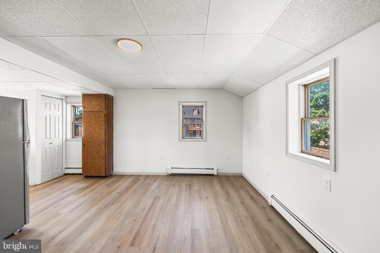 424 Spring St - Photo 5 of 15