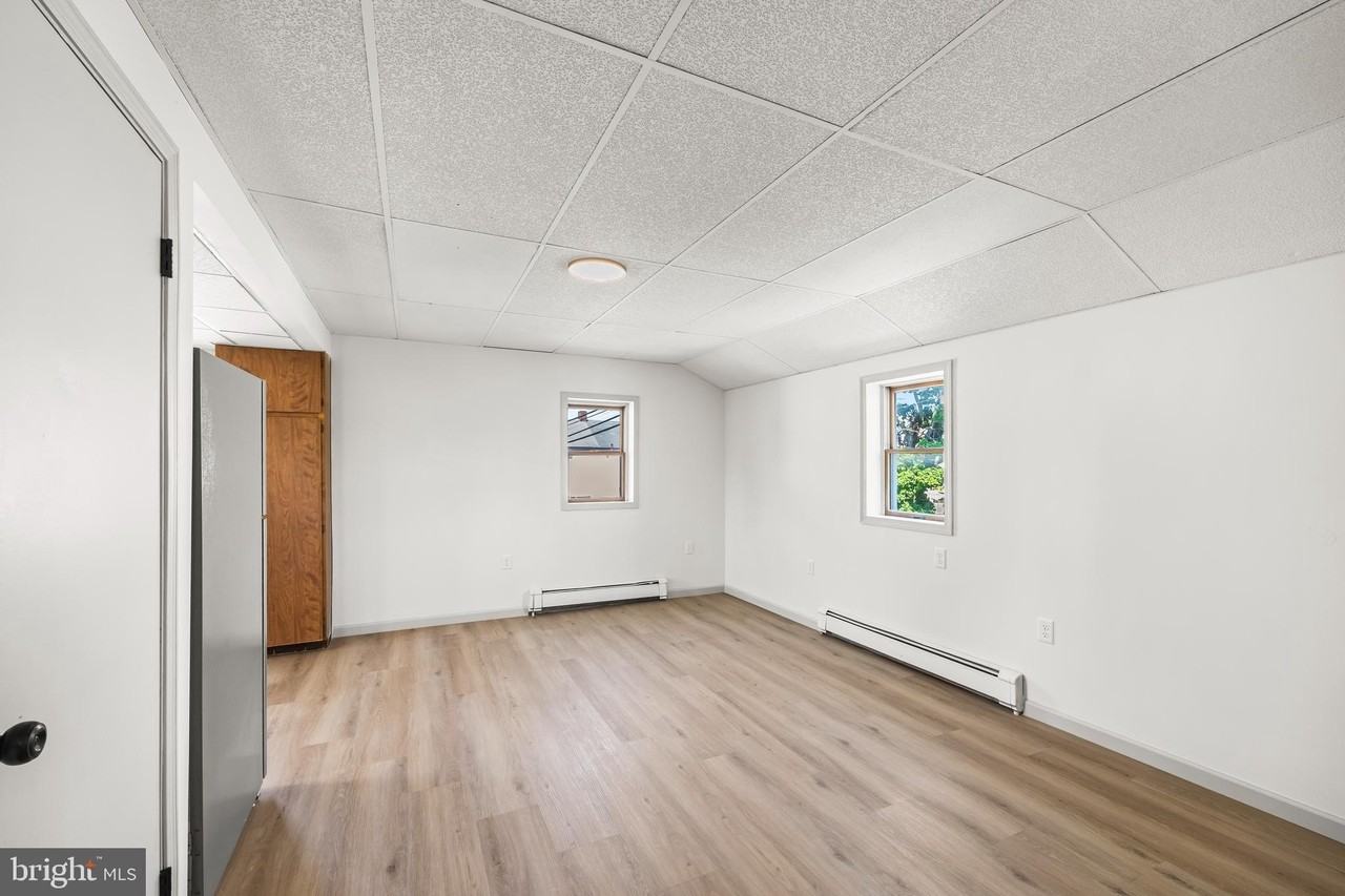 424 Spring St - Photo 6 of 15