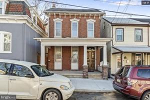 featured image of 148 Walnut St #2