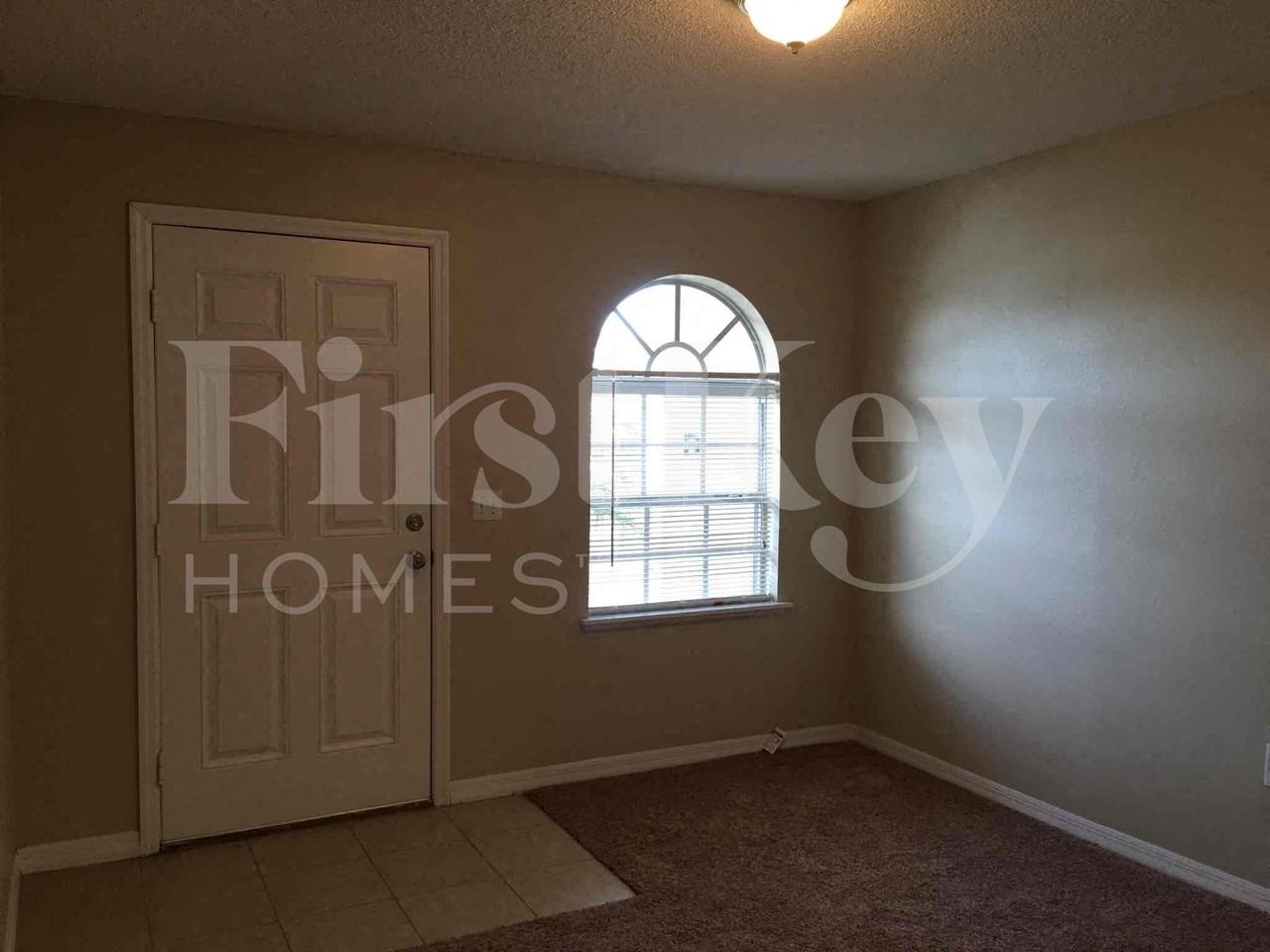 3638 Queens Cove Blvd - Photo 3 of 32