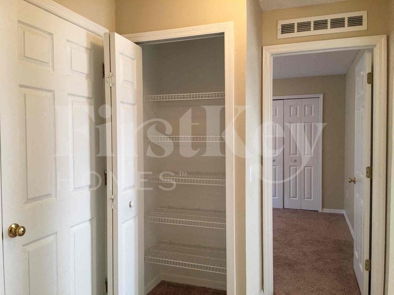 3638 Queens Cove Blvd - Photo 6 of 32