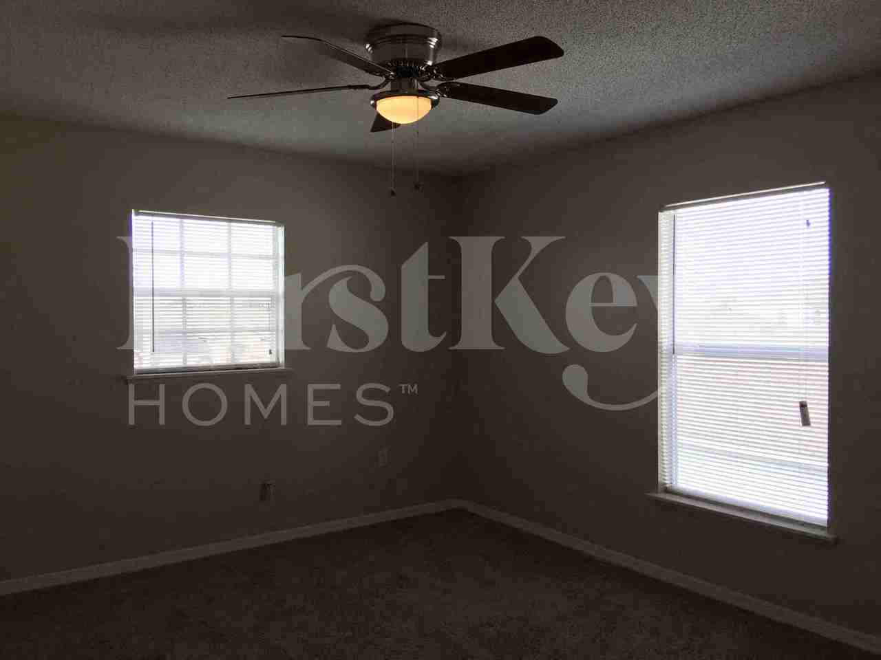 3638 Queens Cove Blvd - Photo 7 of 32