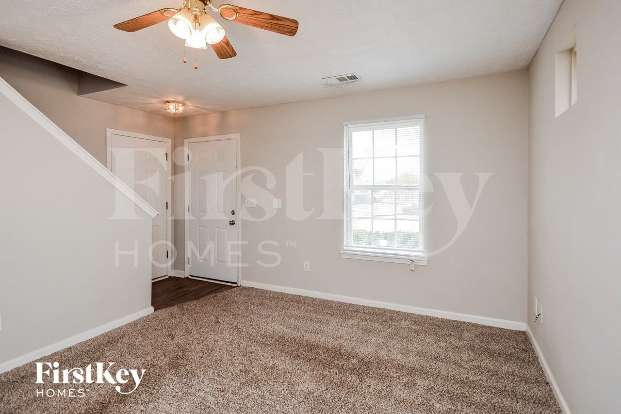 345 Lakeside Cir - Photo 3 of 15