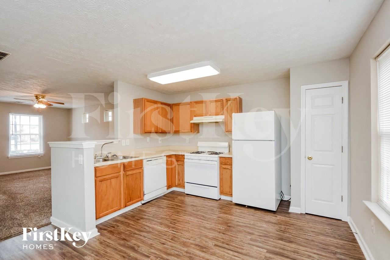 345 Lakeside Cir - Photo 5 of 15