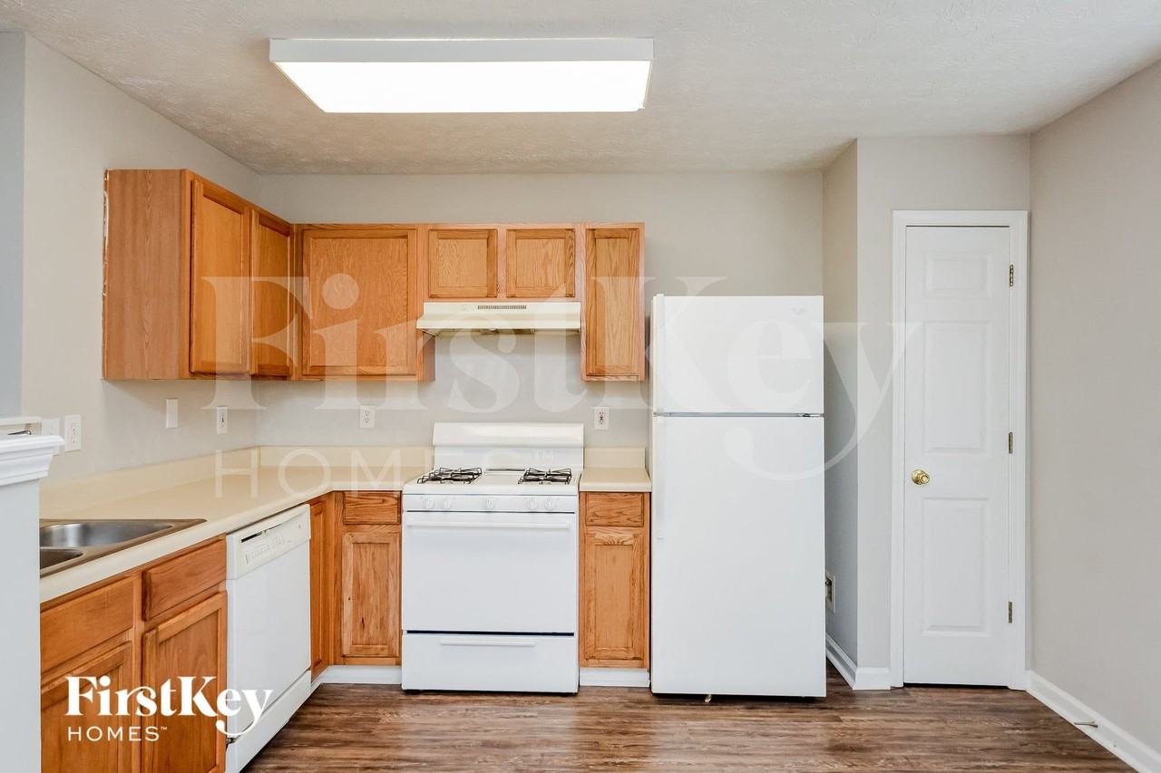 345 Lakeside Cir - Photo 6 of 15