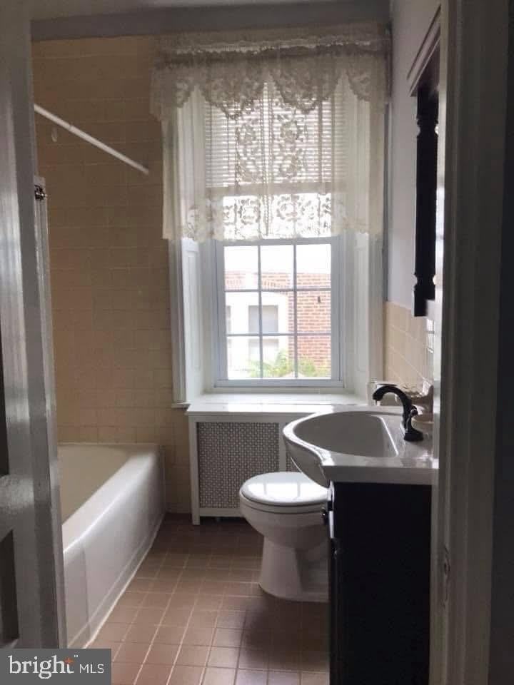 450 Seville St - Photo 7 of 14