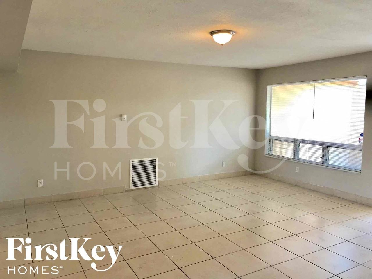 3427 Nw 37th St - Photo 3 of 27