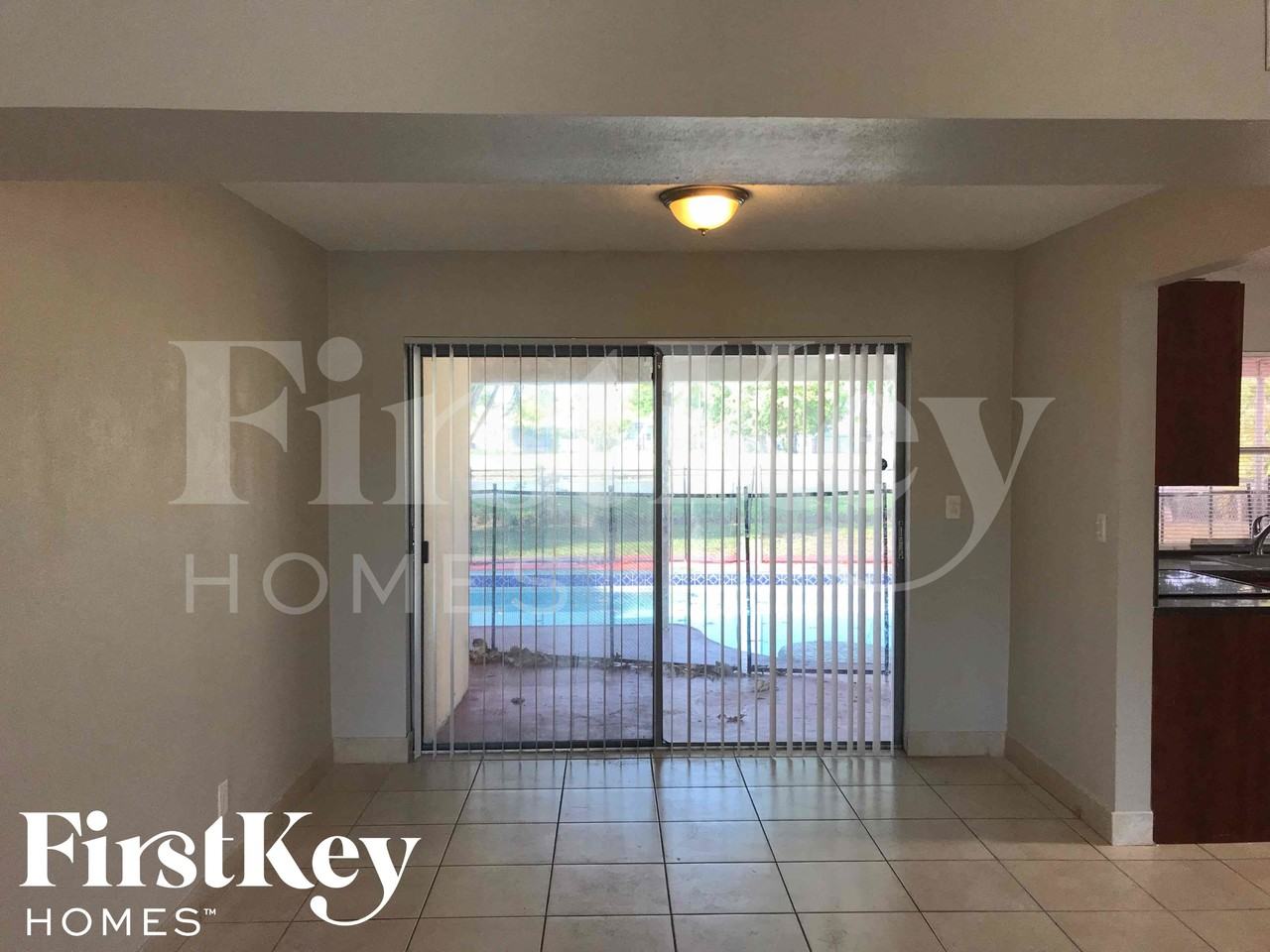 3427 Nw 37th St - Photo 4 of 27