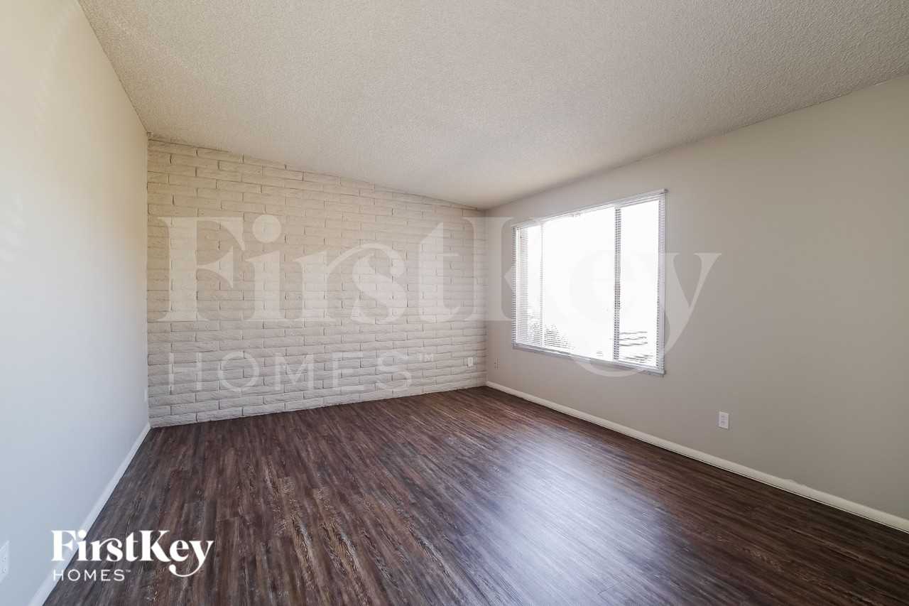 3341 W Desert Cove Ave - Photo 6 of 19