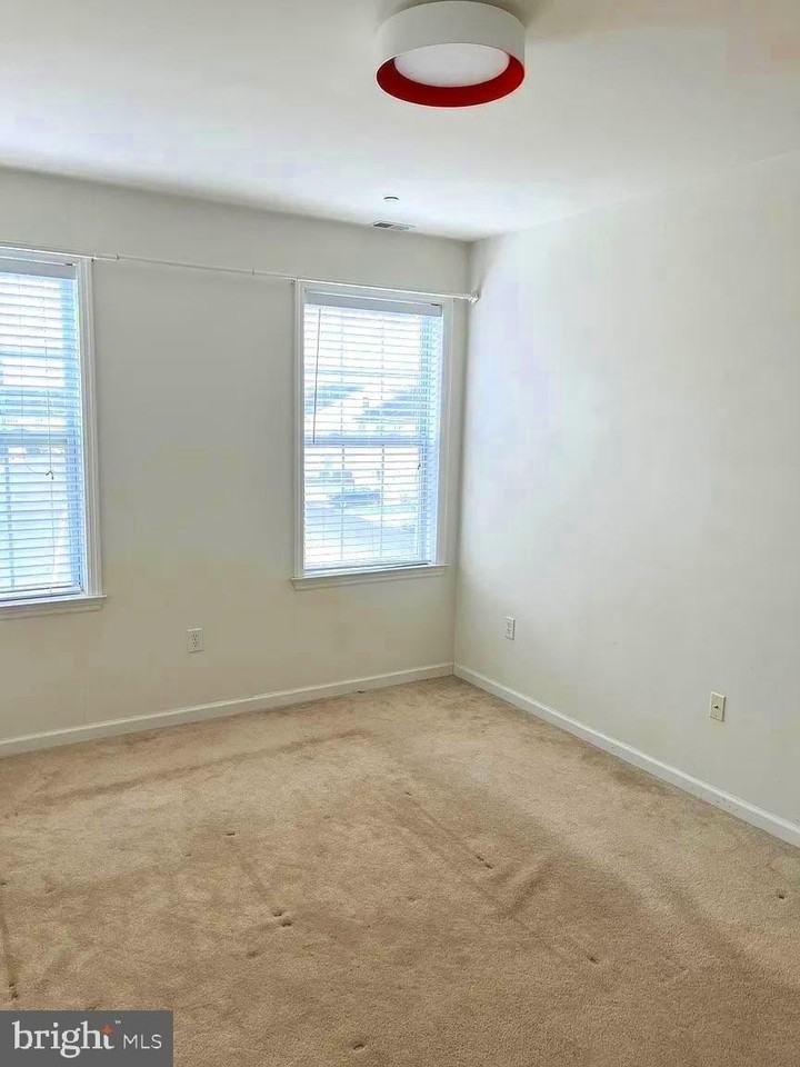 4461 Riverview Ln - Photo 4 of 27