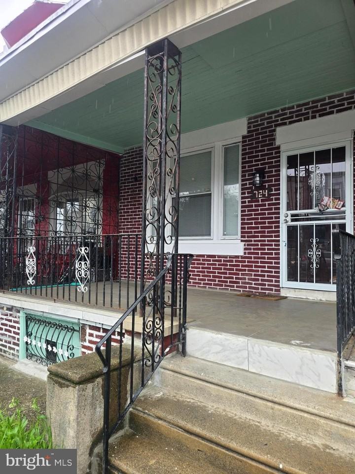 724 W Wingohocking St ## 00 - Photo 2 of 19