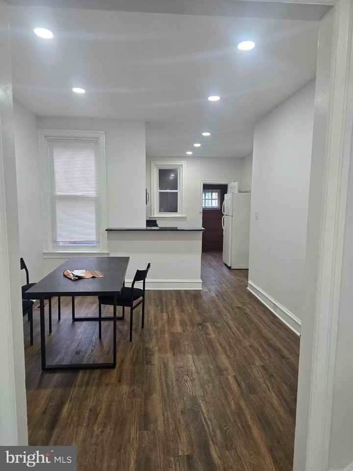 724 W Wingohocking St ## 00 - Photo 4 of 19