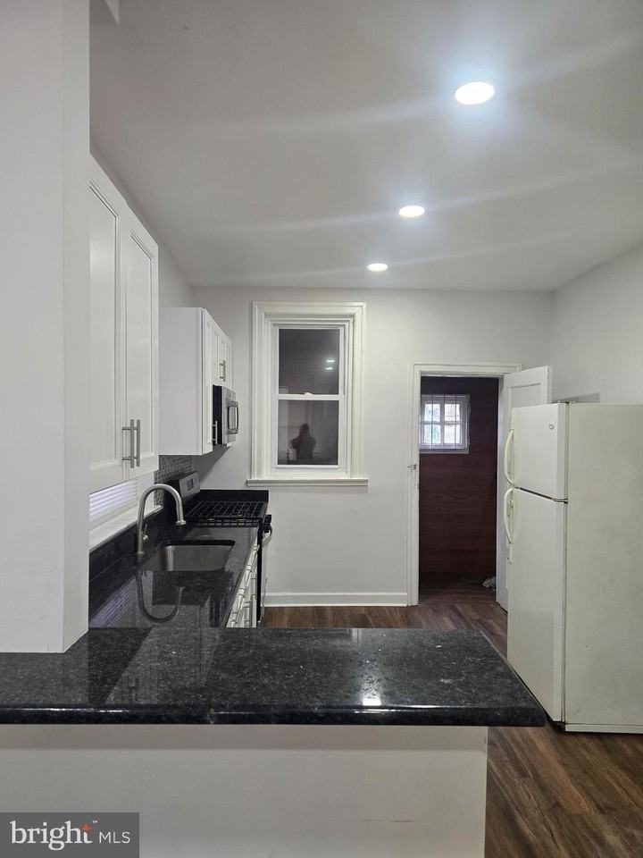 724 W Wingohocking St ## 00 - Photo 5 of 19