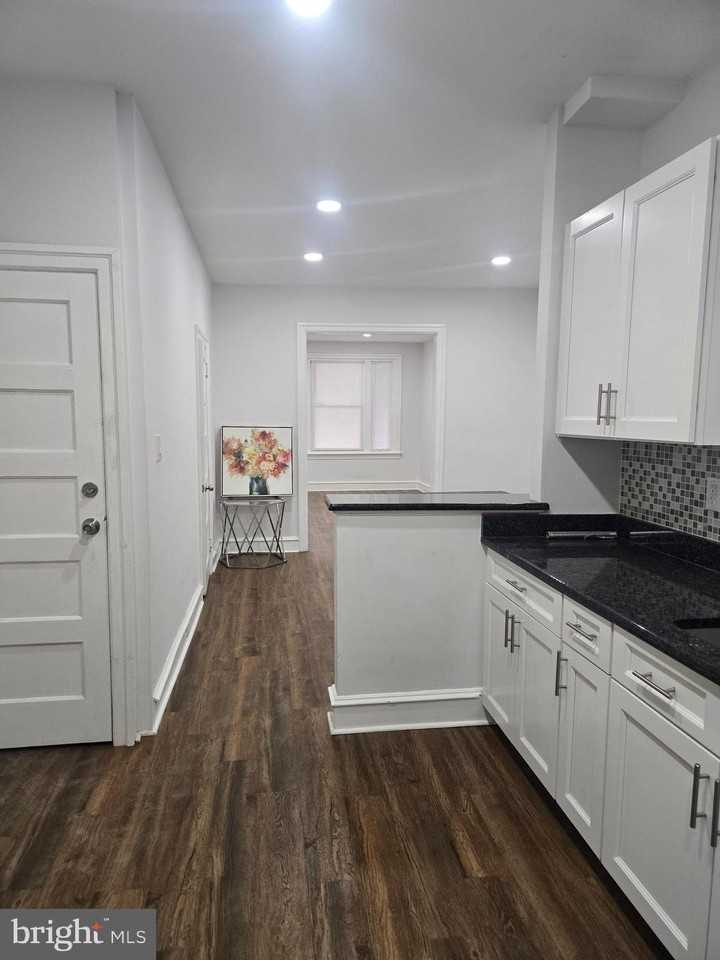 724 W Wingohocking St ## 00 - Photo 6 of 19