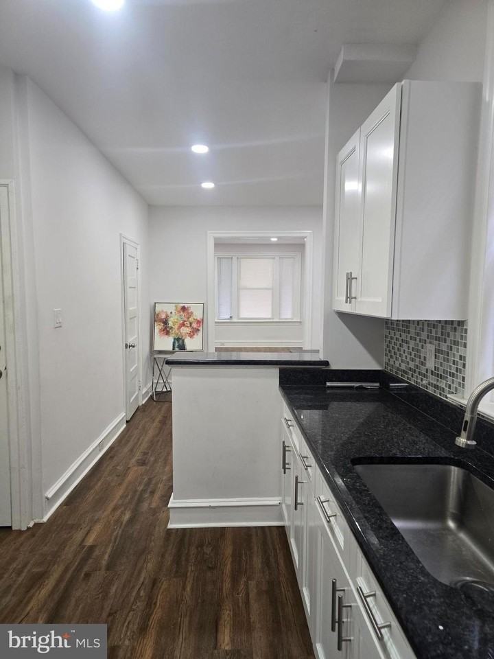 724 W Wingohocking St ## 00 - Photo 7 of 19