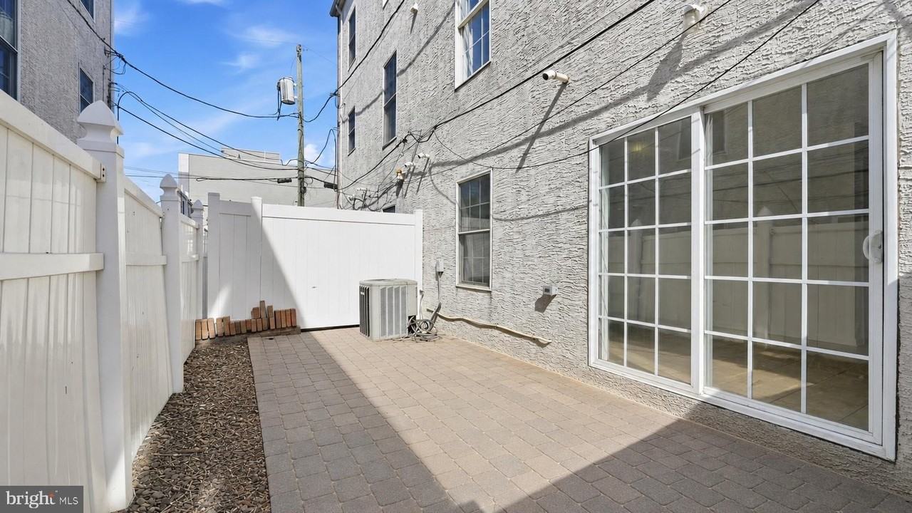 2530 Webb St - Photo 5 of 23