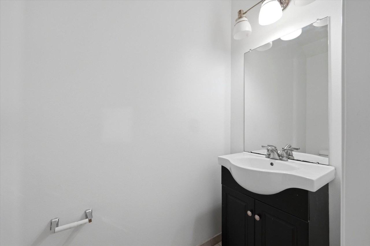 2530 Webb St - Photo 6 of 23