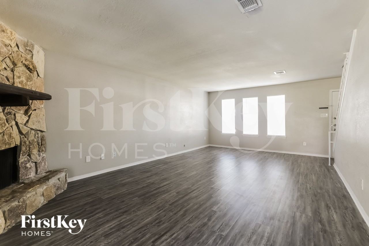 3303 Sycamore Springs Dr - Photo 3 of 19
