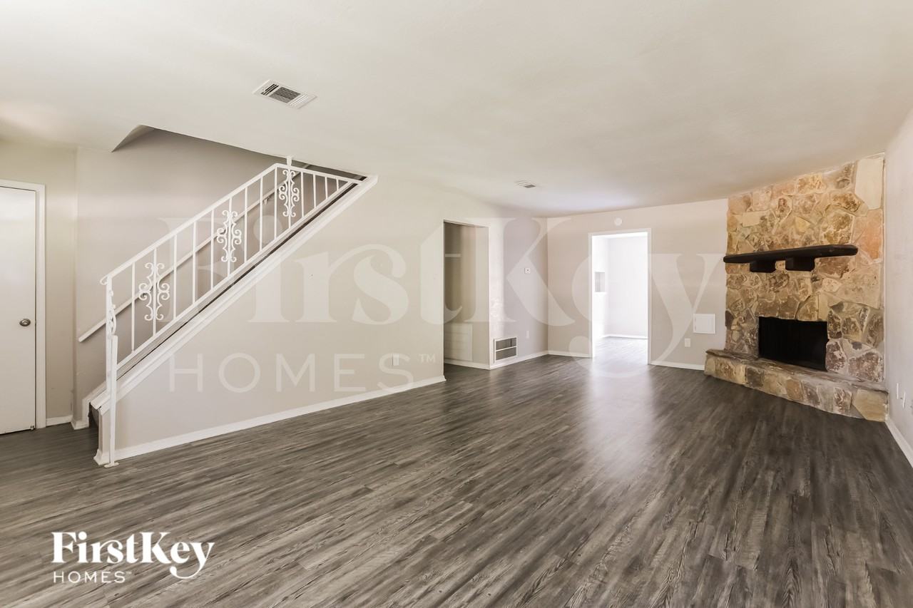 3303 Sycamore Springs Dr - Photo 5 of 19